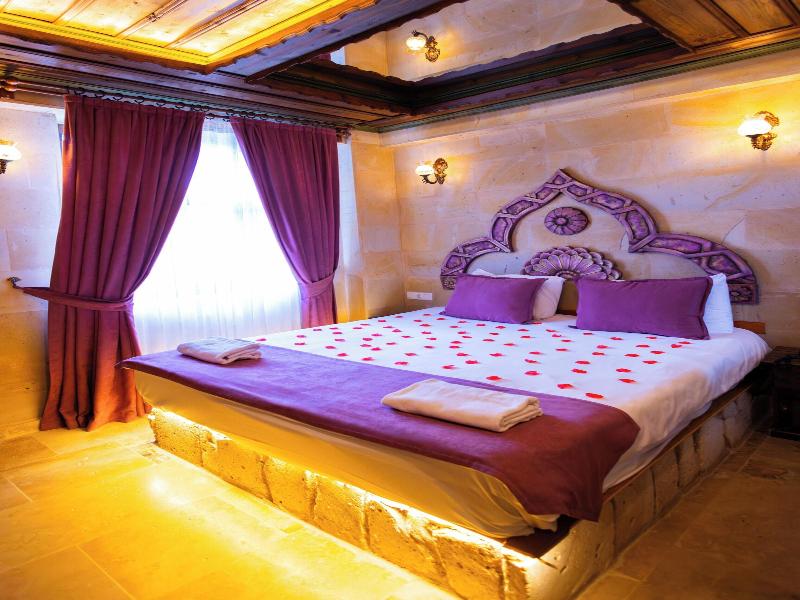 Bayar Cave Suites image