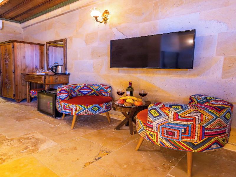 Bayar Cave Suites image