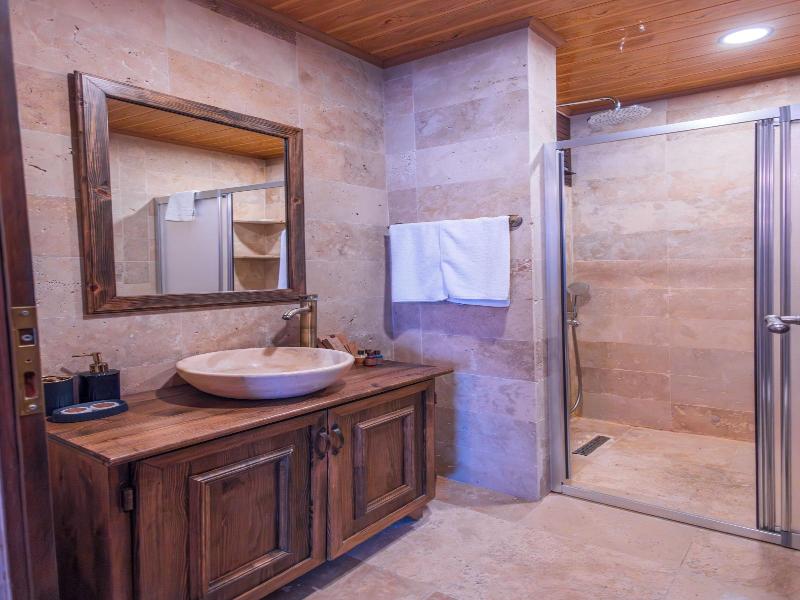 Bayar Cave Suites image
