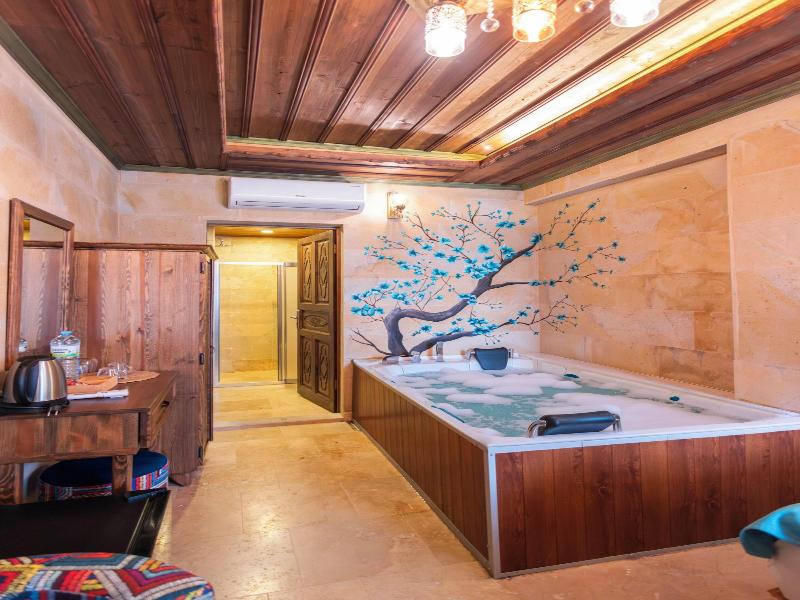 Bayar Cave Suites image