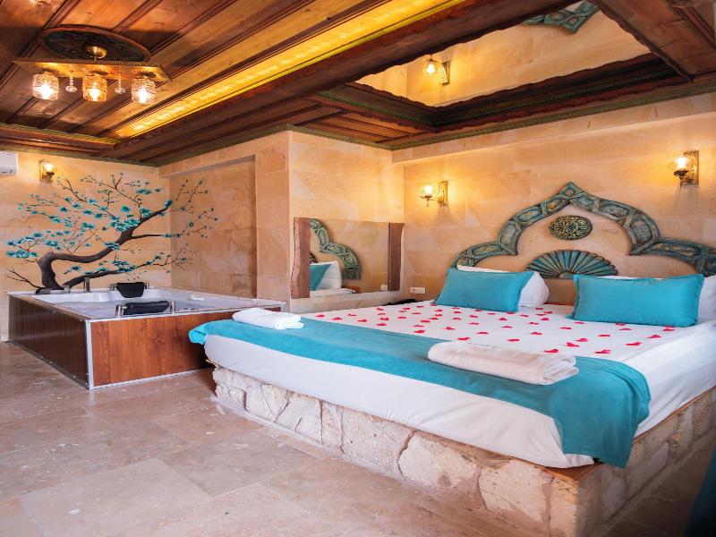 Bayar Cave Suites image