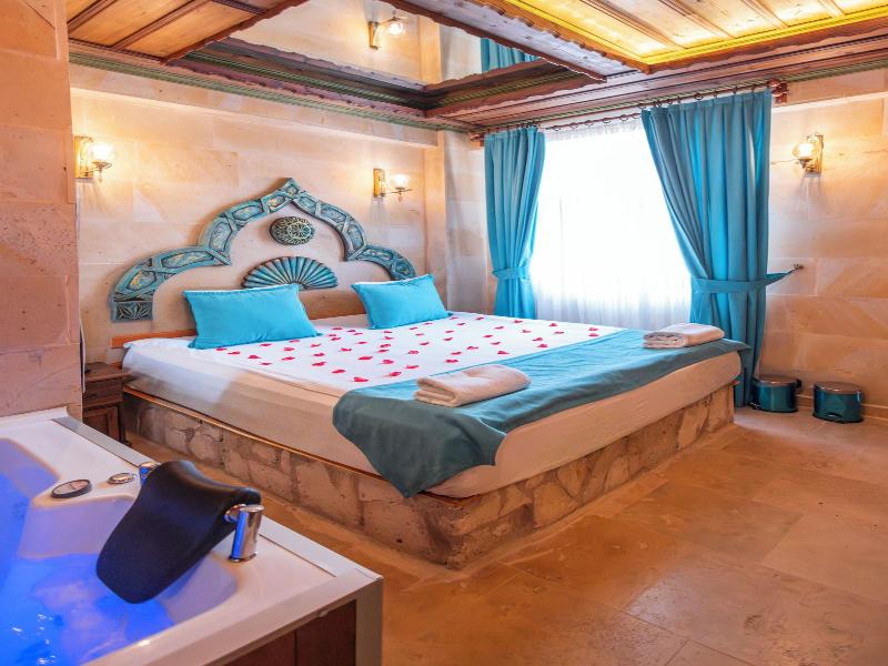 Bayar Cave Suites image