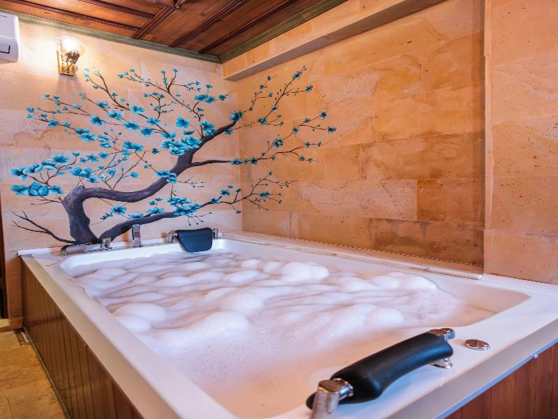 Bayar Cave Suites image