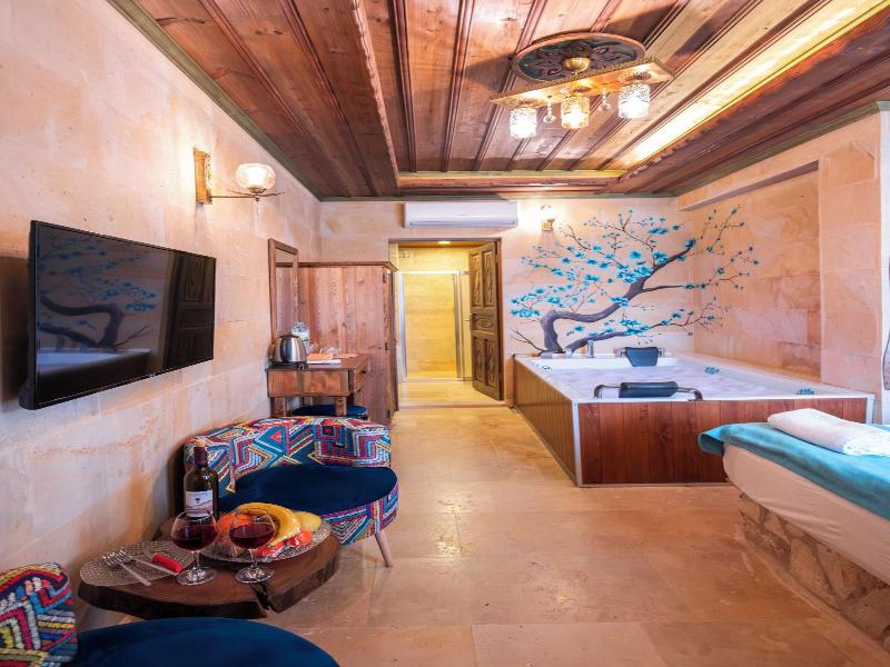 Bayar Cave Suites image