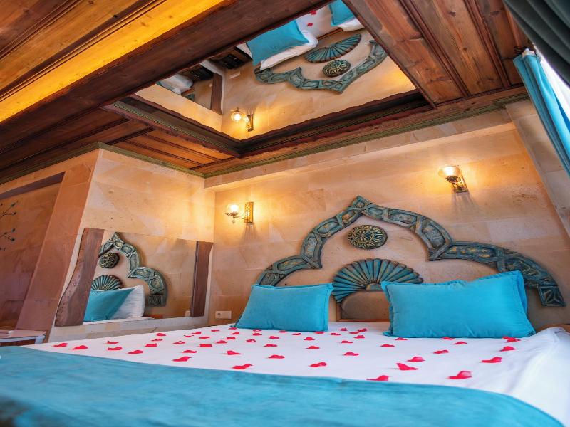 Bayar Cave Suites image