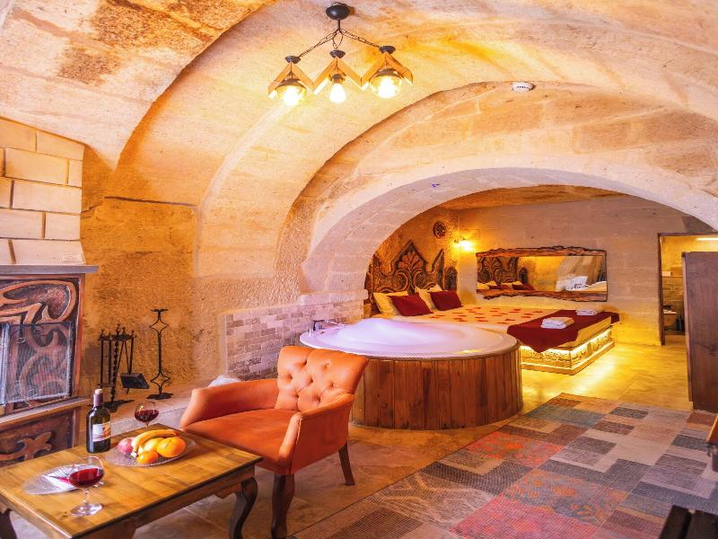 Bayar Cave Suites image