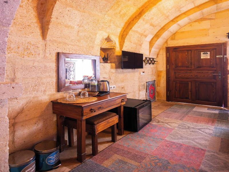 Bayar Cave Suites image