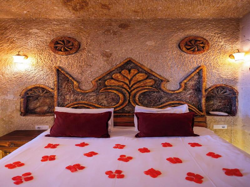 Bayar Cave Suites image