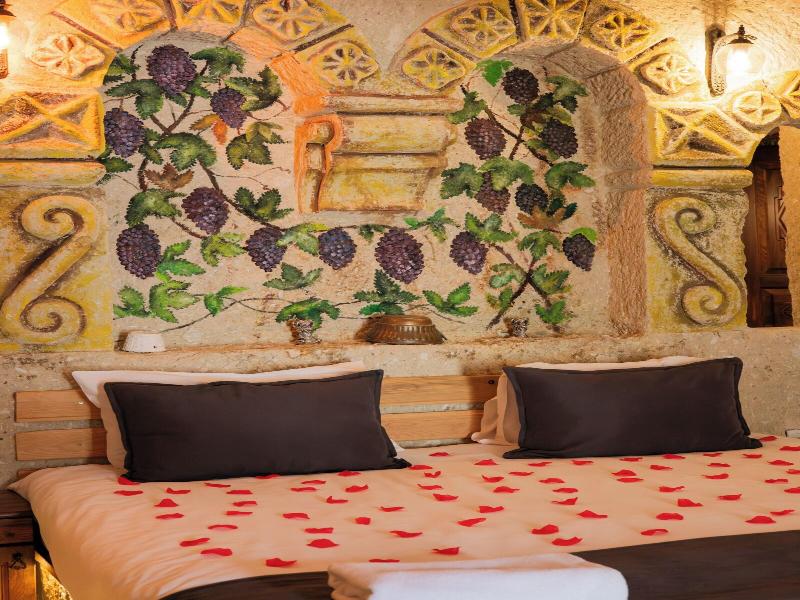Bayar Cave Suites image