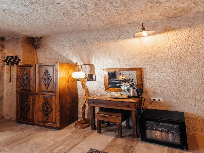 Bayar Cave Suites image