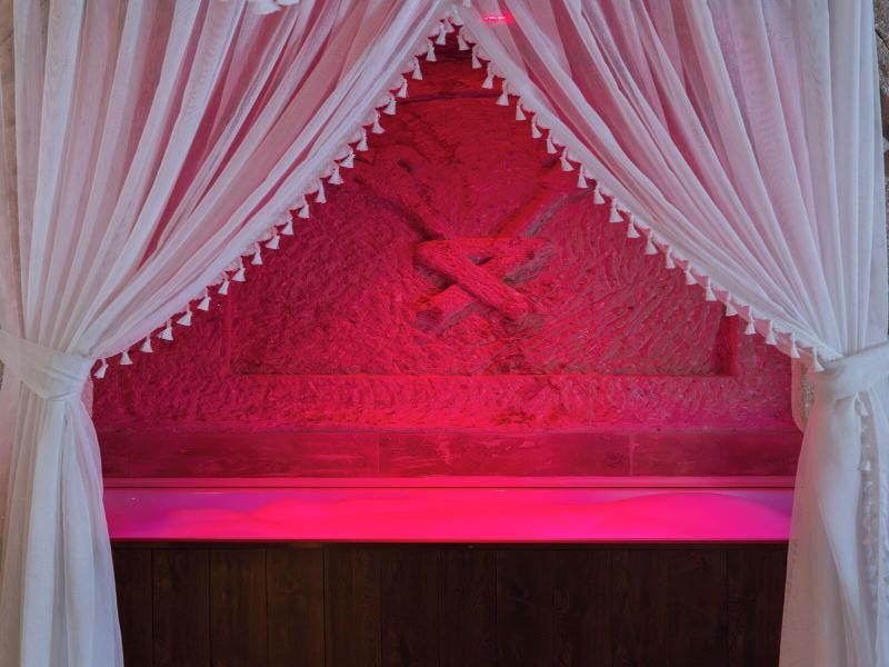 Bayar Cave Suites image