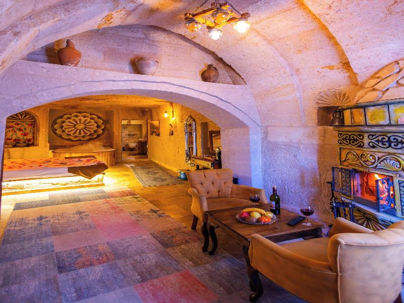 Bayar Cave Suites image