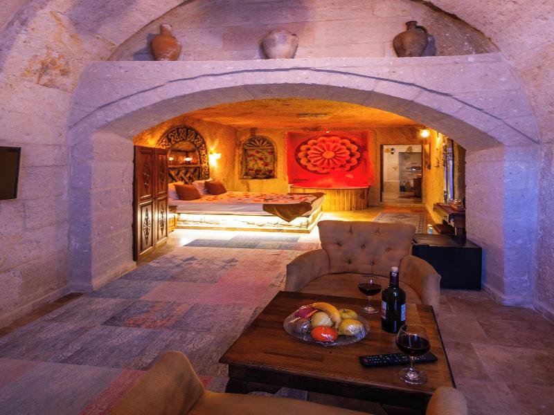 Bayar Cave Suites image