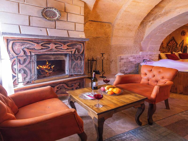Bayar Cave Suites image