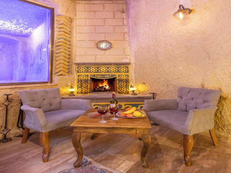 Bayar Cave Suites image