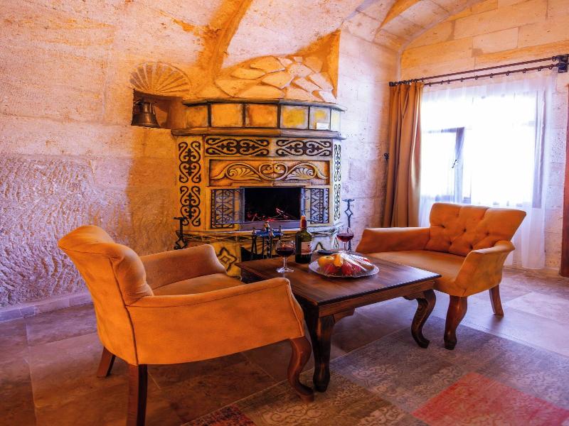 Bayar Cave Suites image