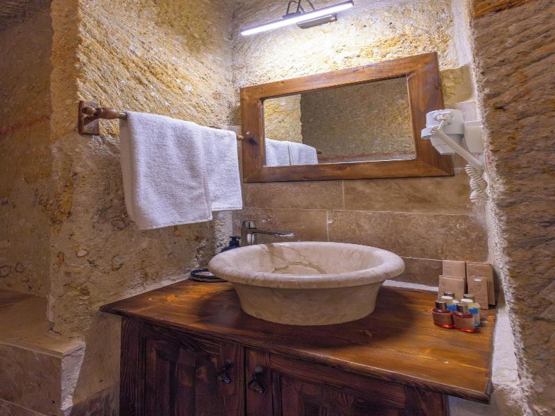 Bayar Cave Suites image