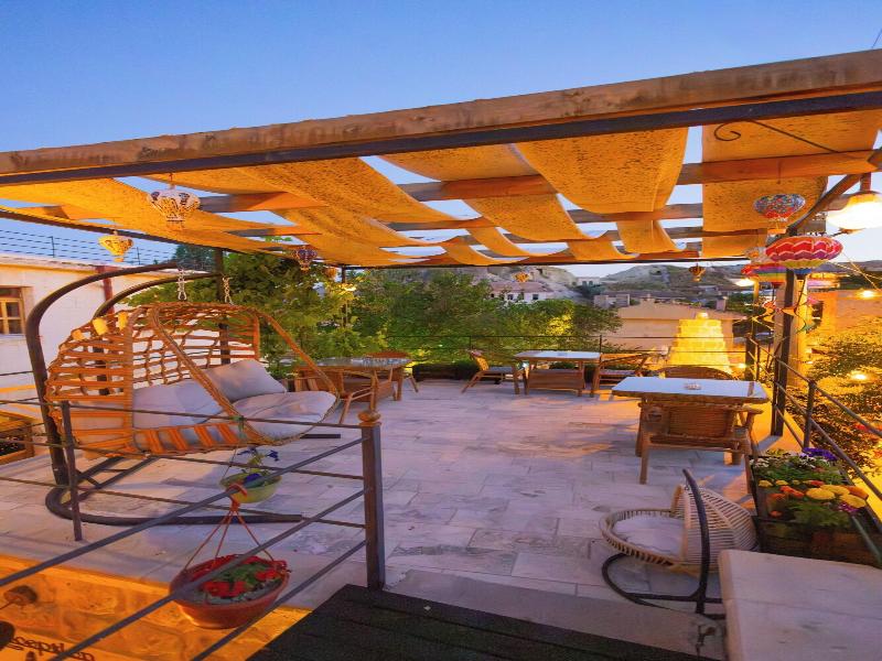 Bayar Cave Suites image