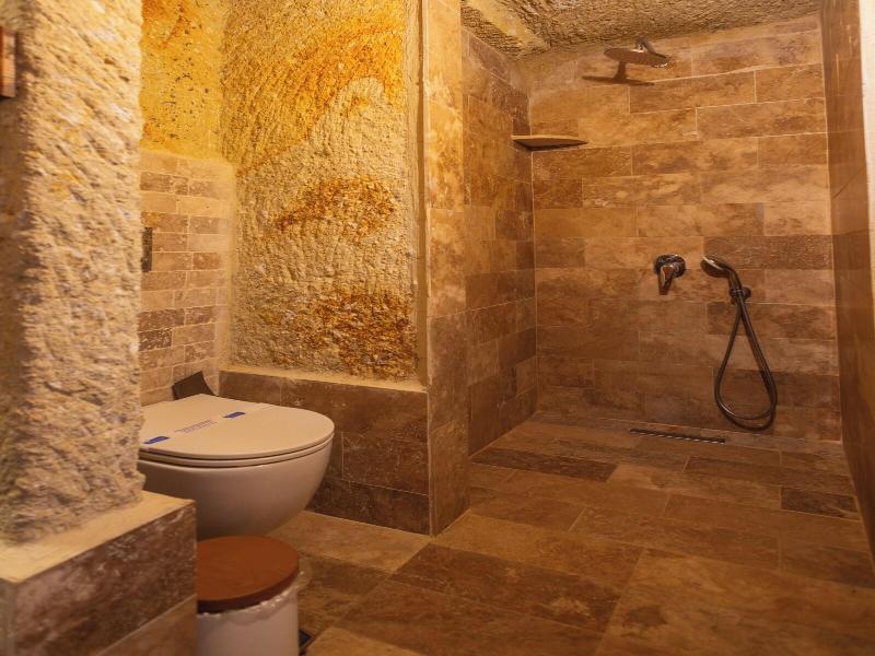 Bayar Cave Suites image