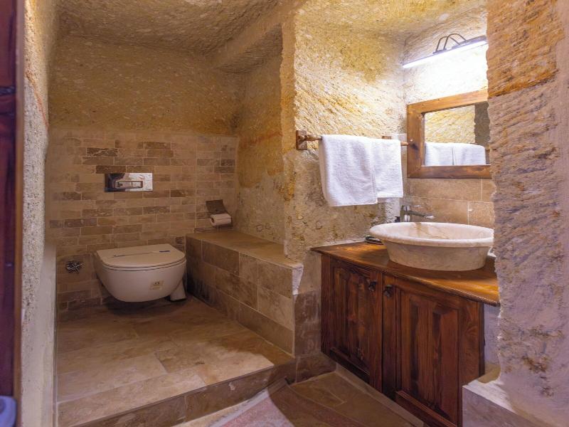 Bayar Cave Suites image