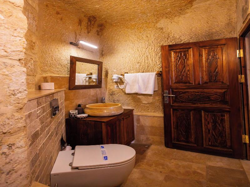 Bayar Cave Suites image
