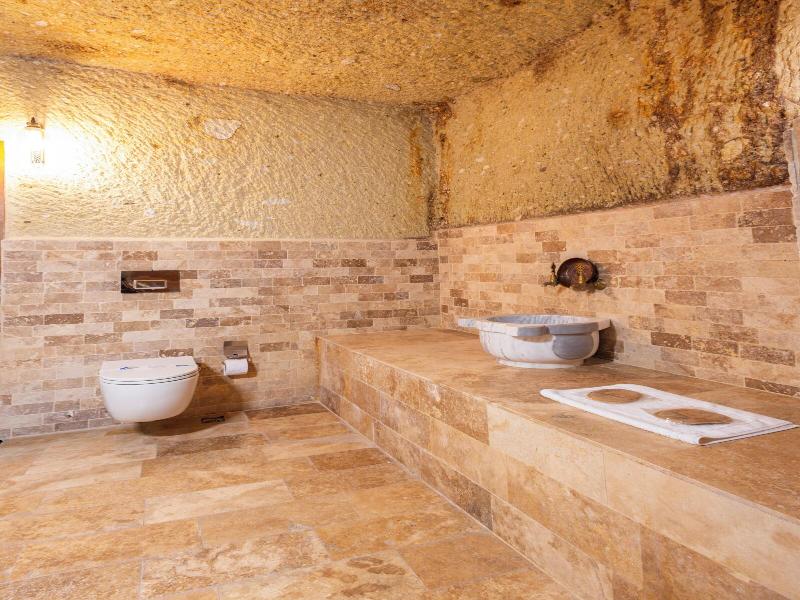 Bayar Cave Suites image