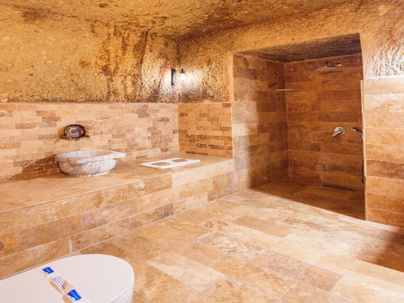 Bayar Cave Suites image