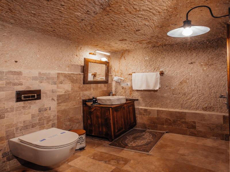 Bayar Cave Suites image