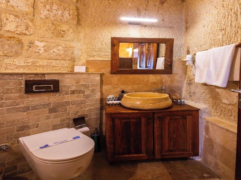 Bayar Cave Suites image
