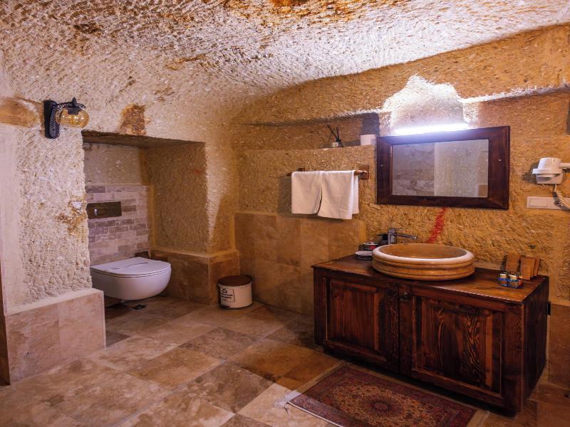 Bayar Cave Suites image