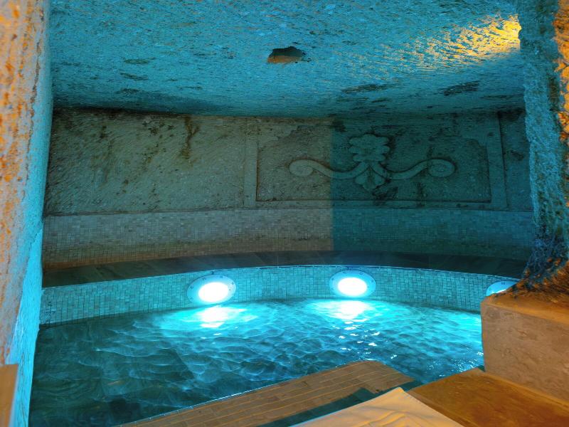 Bayar Cave Suites image