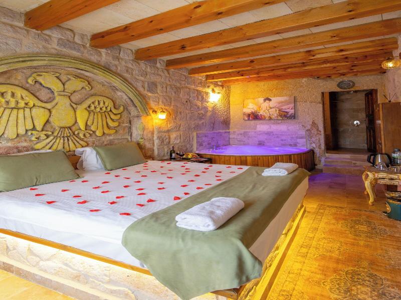 Bayar Cave Suites image