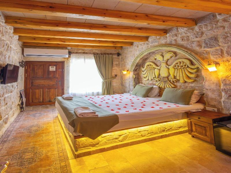 Bayar Cave Suites image