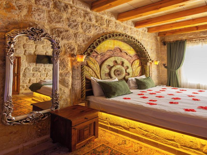 Bayar Cave Suites image