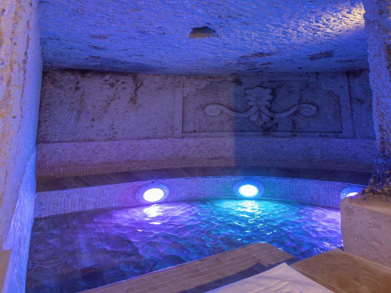 Bayar Cave Suites image