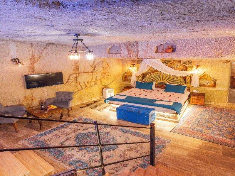 Bayar Cave Suites image