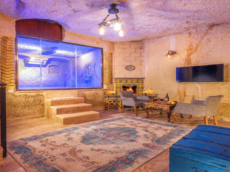 Bayar Cave Suites image