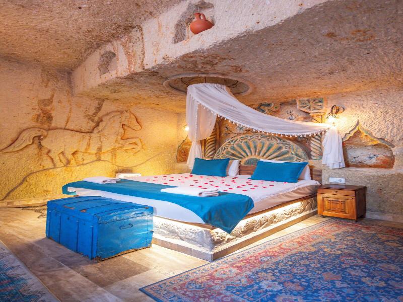 Bayar Cave Suites image