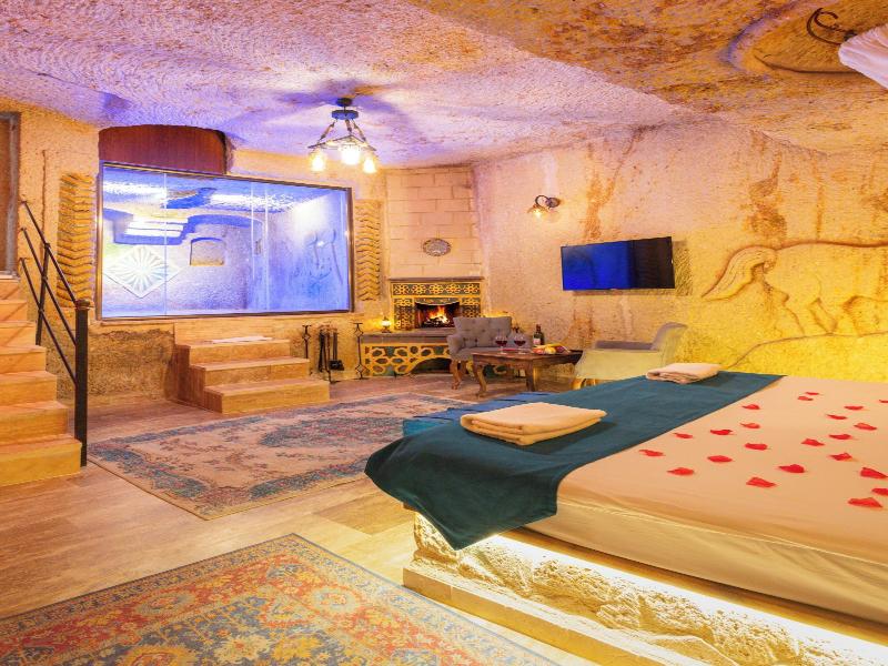 Bayar Cave Suites image