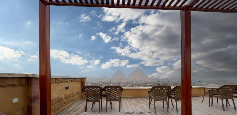 Celia Pyramids View Inn image