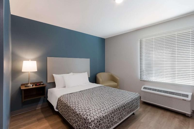 Woodspring Suites Chandler Airport - Image 3