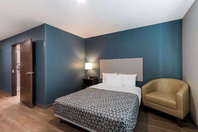 Woodspring Suites Chandler Airport - Image 6