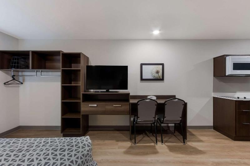 Woodspring Suites Chandler Airport - Image 10