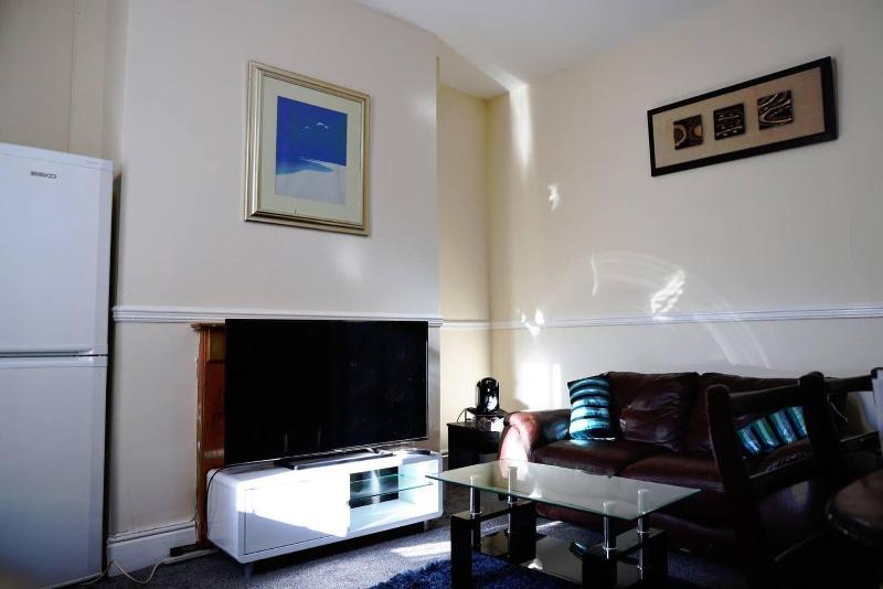 Stunning 5 Bed House In Newcastle Upon Tyne image
