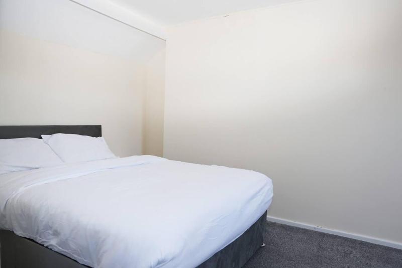 Stunning 5 Bed House In Newcastle Upon Tyne image