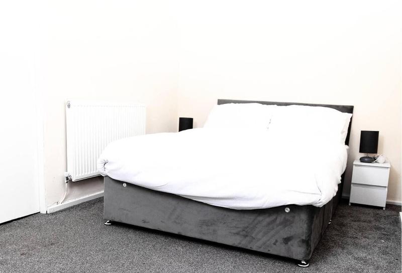 Stunning 5 Bed House In Newcastle Upon Tyne image