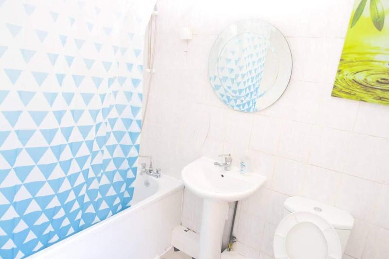 Stunning 5 Bed House In Newcastle Upon Tyne image