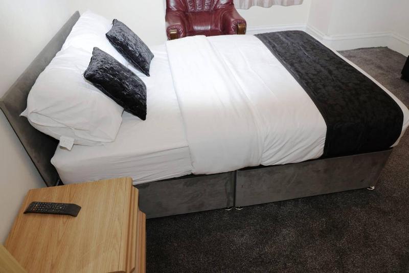 Stunning 5 Bed House In Newcastle Upon Tyne image