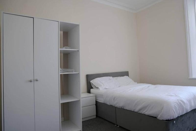 Stunning 5 Bed House In Newcastle Upon Tyne image