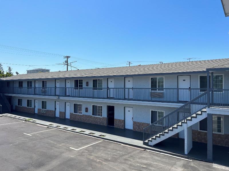 Sunshine Motel image